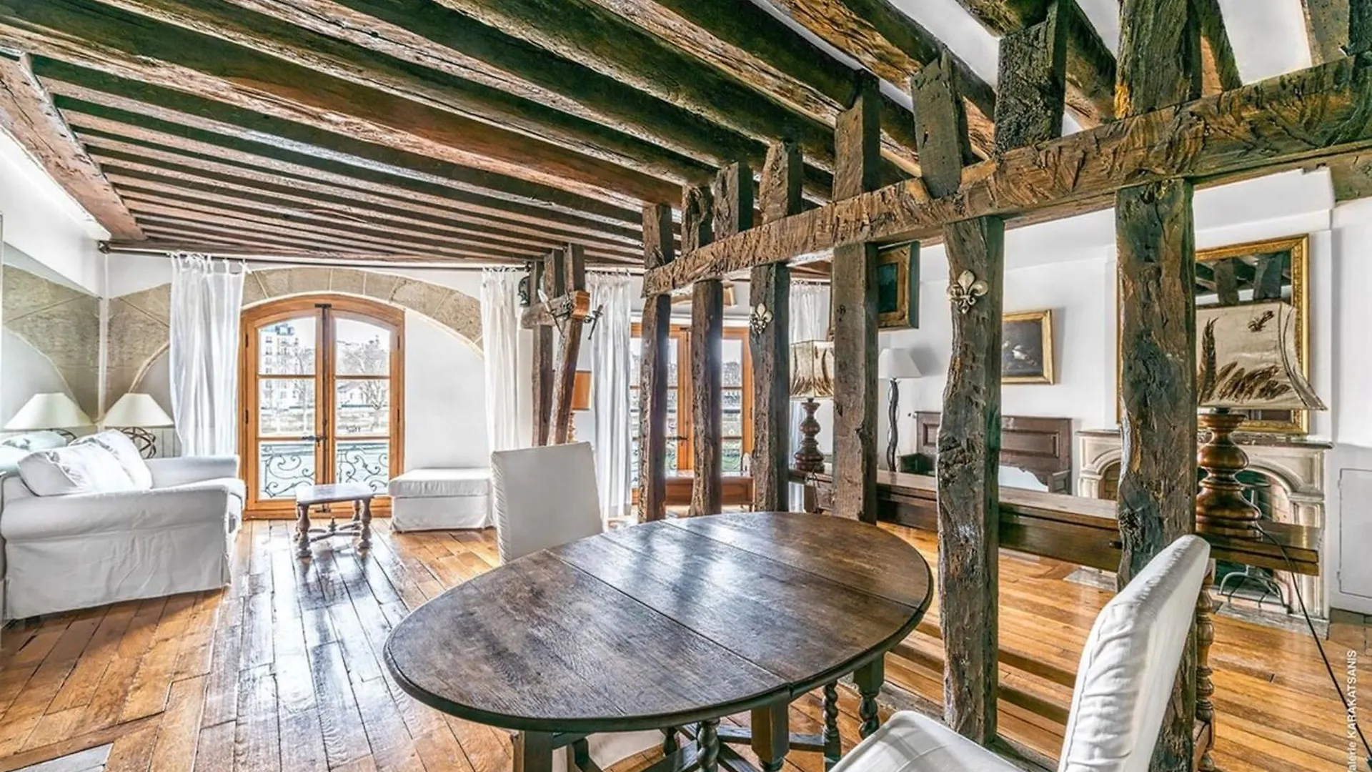 Ile Saint Louis - Quai D'Orleans 2Bdr By B'Your Home Paris 0*,  France